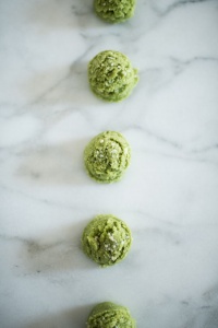 Raw Matcha Macaroons-10