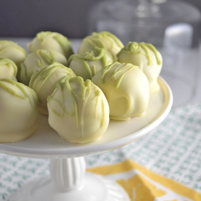 matcha-cheesecake-truffles