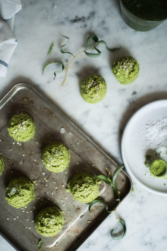 Raw-Matcha-Macaroons