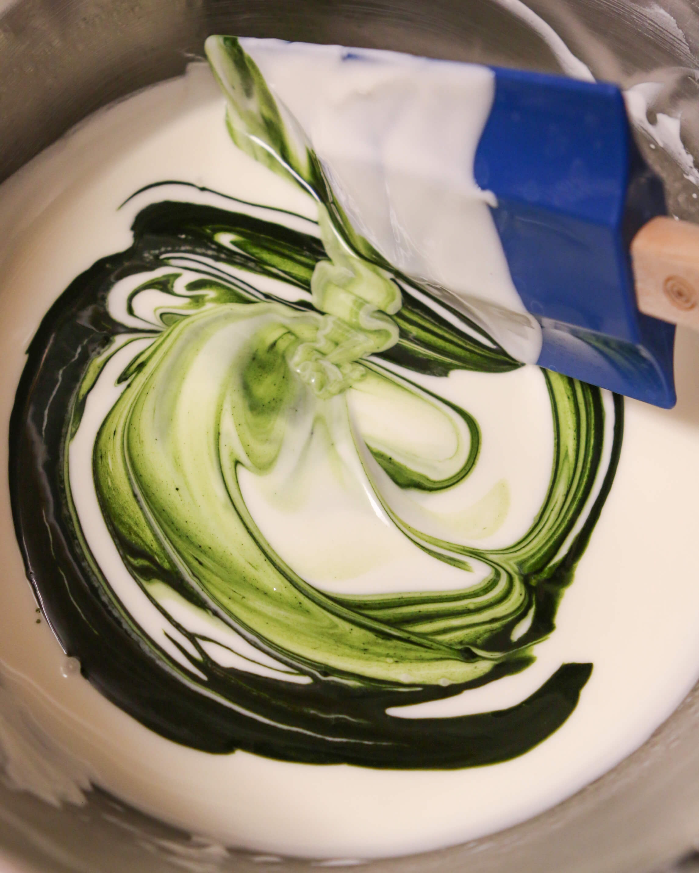 matcha-oil-in-white-chocolate