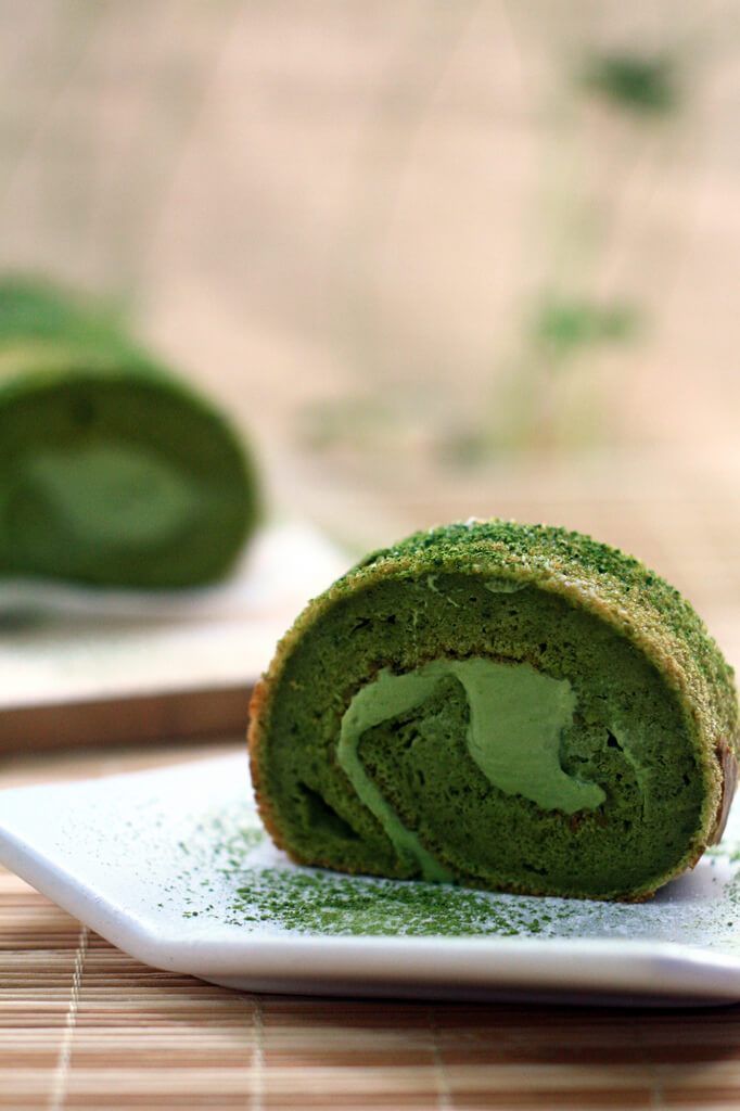 matcha-souffle-roll-cake